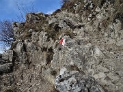 55 Sentiero roccioso e ghiaioso per salire alla Filaressa